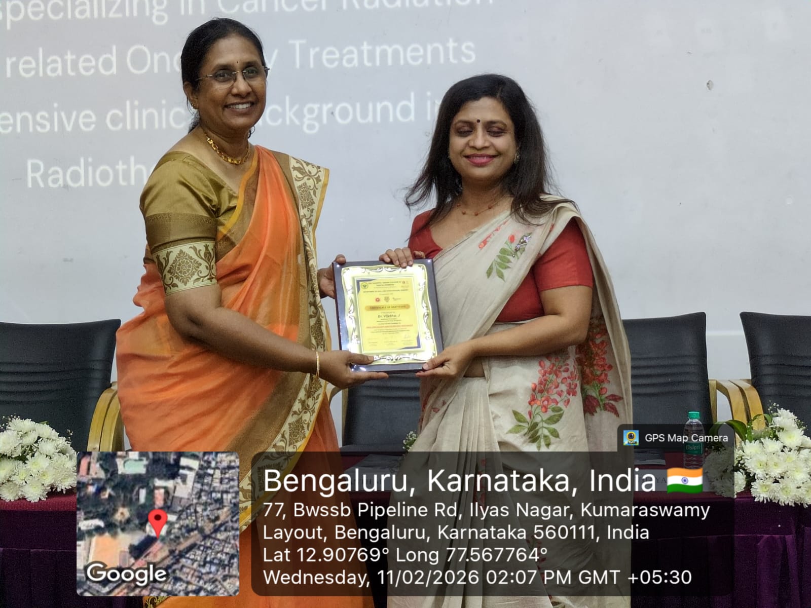 Presentation of certificate of gratitude during the Oral Oncology program